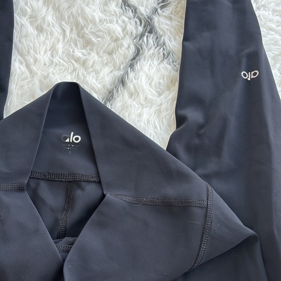 Alo Yoga High-Waist Ripped Warrior Legging - Picture 6 of 7